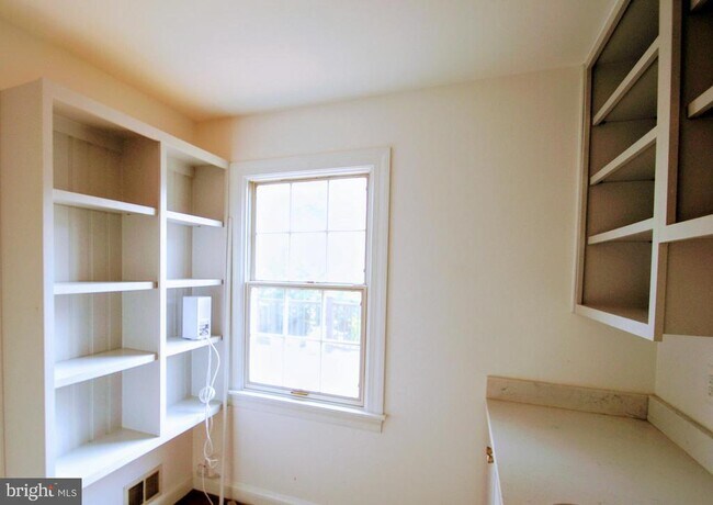 Building Photo - 1506 Chain Bridge Ct