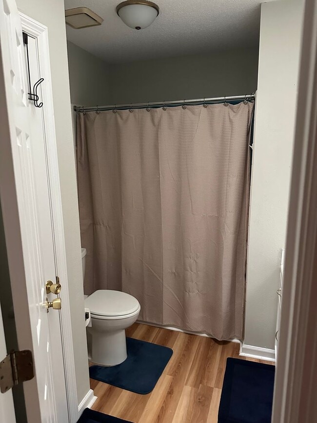 Building Photo - Beautiful 3/2 in Golf Course Community