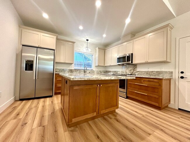Building Photo - Beautiful Brand New 2 Bedroom ADU in Rosev...