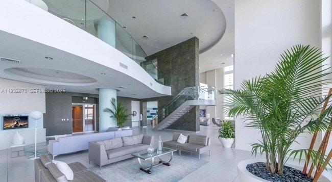 Building Photo - 1900 N Bayshore Dr