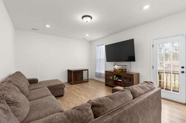 Building Photo - Charming 4-Bed Oasis with 2.5 Baths on Wil...