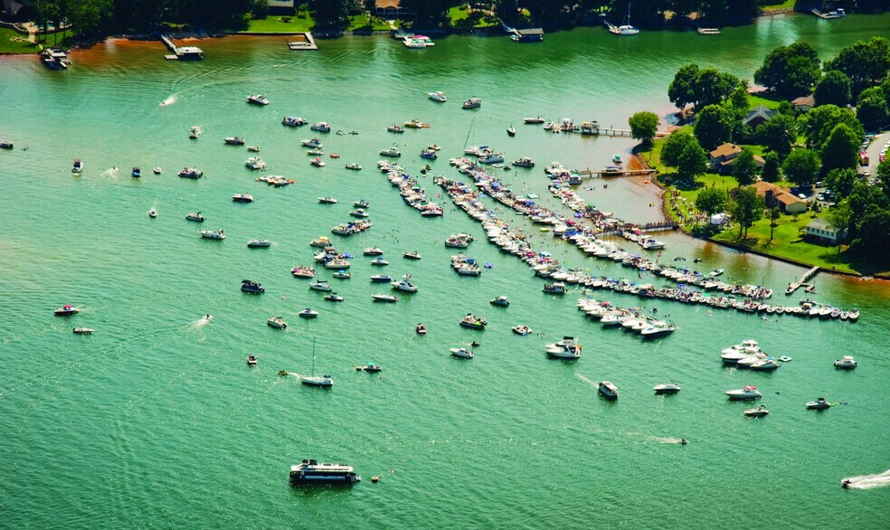 Nearby Lake Norman - 21136 Kimbrough Ln