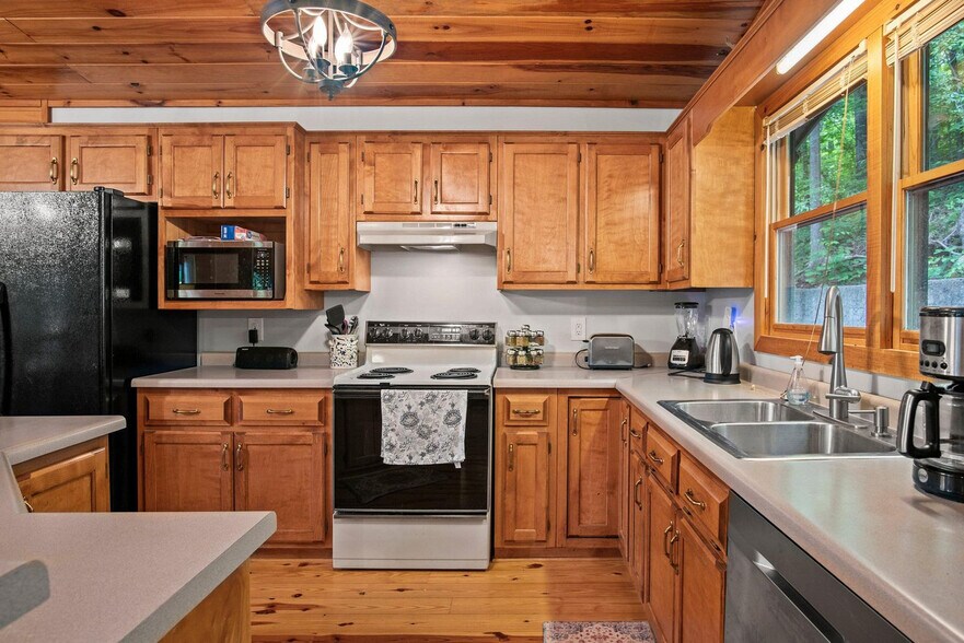 Building Photo - 410 Dogwood Ln