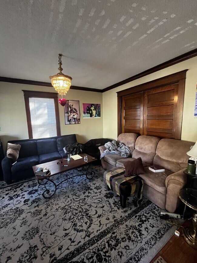 Building Photo - Cozy 4 Bed 1 Bath near UWEC!