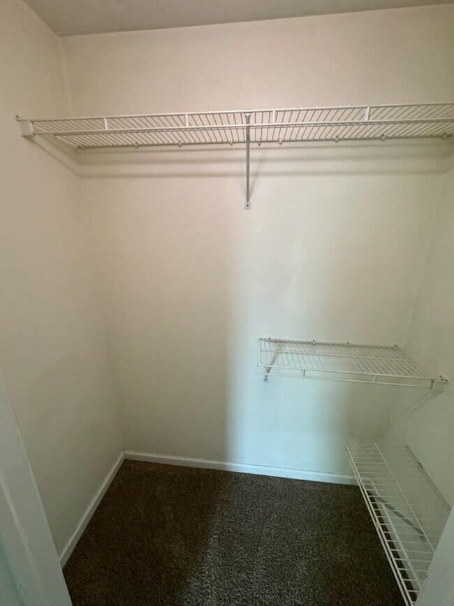 Building Photo - Two Bedroom Townhome