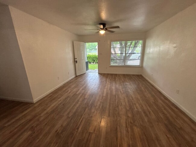 Building Photo - Beautiful four bedroom single family house in Copperas Cove
