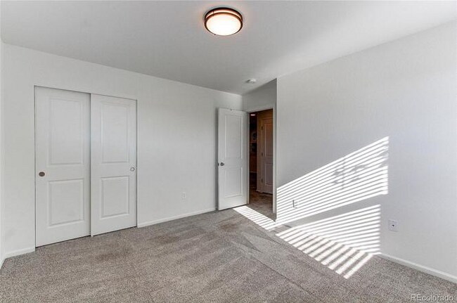 Building Photo - 27330 E 10th Dr