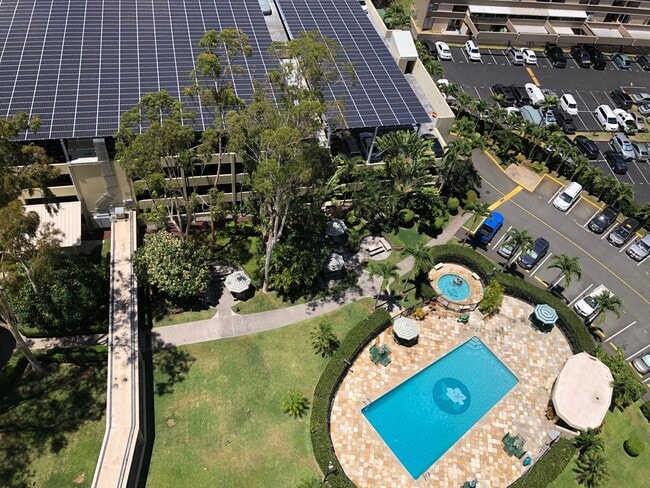 Building Photo - Century West 2 bedroom 2 bathroom 1 covere...