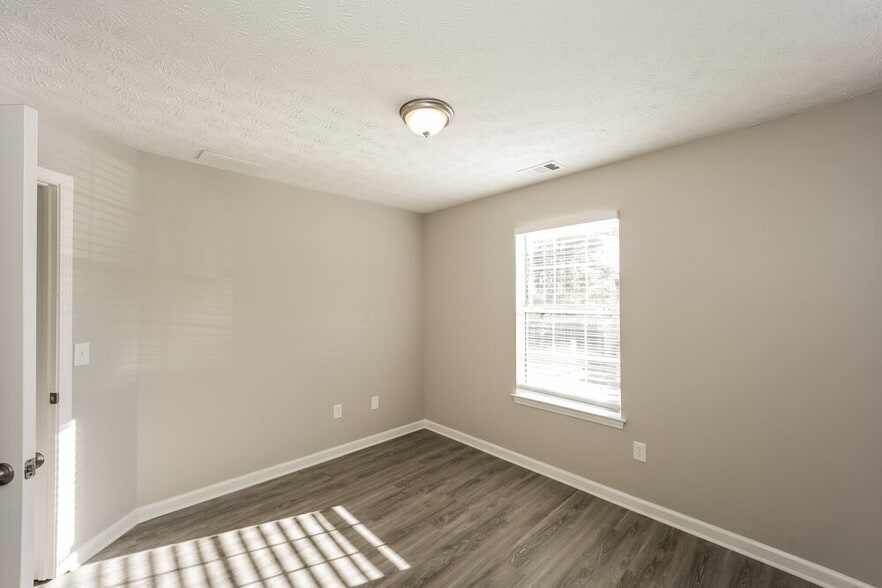 Building Photo - 7196 Williamsburg Dr