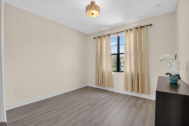 Building Photo - 8101 Ironstone Dr