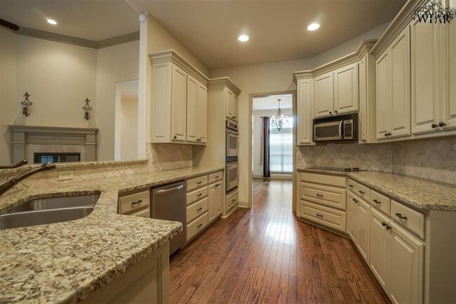 Building Photo - 8 Maplewood Ct