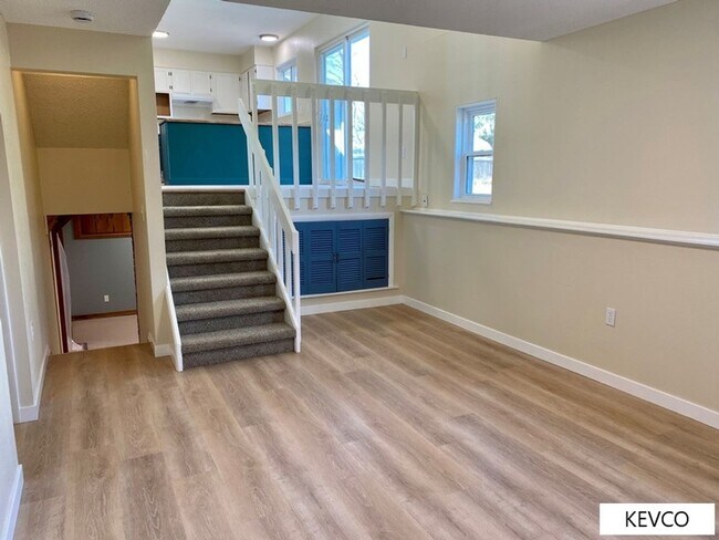 Building Photo - Sprawling Four Bedroom Home