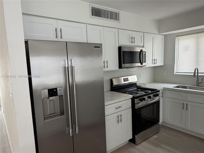 Building Photo - 3581 SW 13th Ct