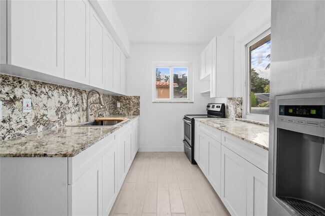 Building Photo - 201 S Biscayne River Dr