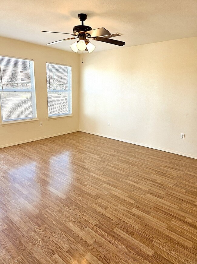 Building Photo - 129 Townsgate Plaza