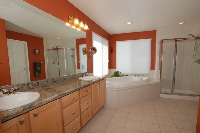 Building Photo - 10245 Carriage Club Dr