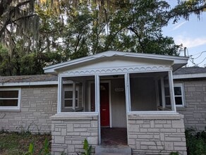 Building Photo - Renovated 3/2 in Oretega Farms