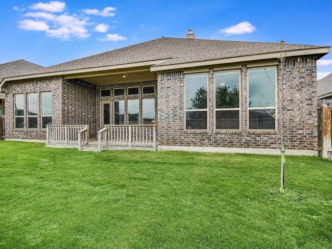 Building Photo - 3925 Octavia Dr