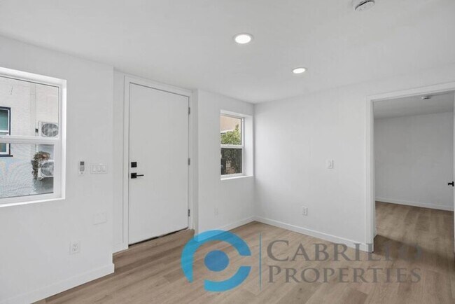 Building Photo - 4571 North Ave