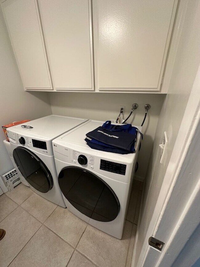 Building Photo - San Ramon 5 bed / 2.5 bath, desirable neig...