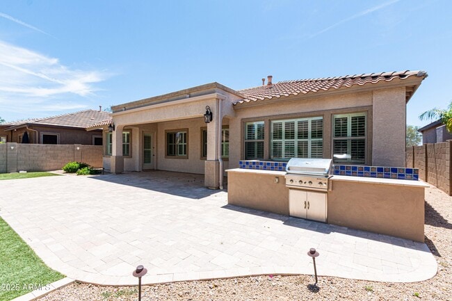 Building Photo - 2310 W Sienna Bouquet Pl