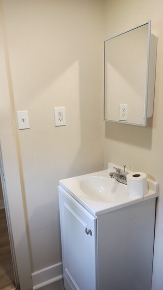 Building Photo - 465 High St