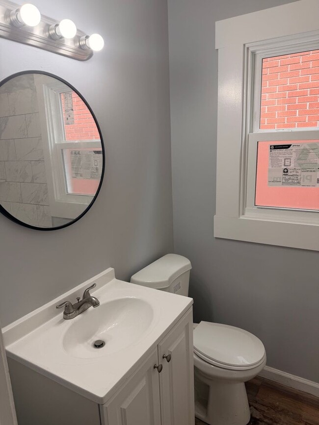 Building Photo - Gorgeous fully renovated 3 br house!