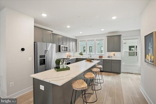 Building Photo - 12768 Sunrise Valley Dr