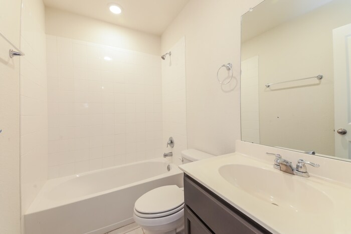 Building Photo - 841 Costlow Ln