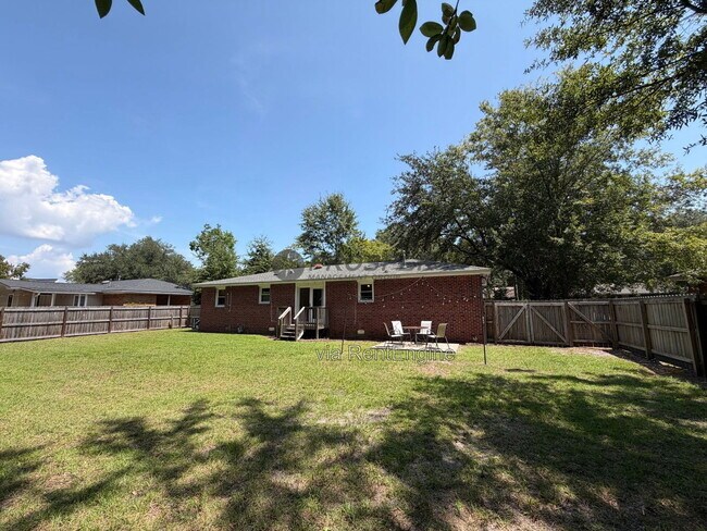 Building Photo - 1439 Village Rd