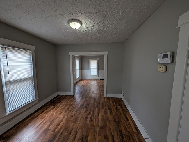 Building Photo - Spacious 3-Bedroom, 1.5-Bathroom Home with Garage – $1,950/Month