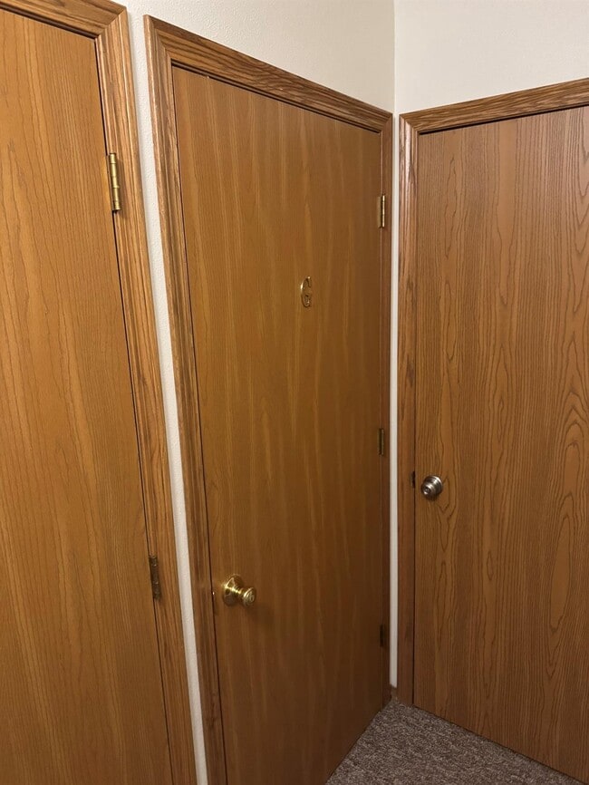 Building Photo - 302 Balsam St