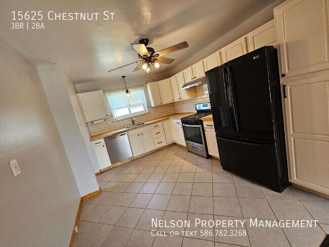 Building Photo - 15625 Chestnut St