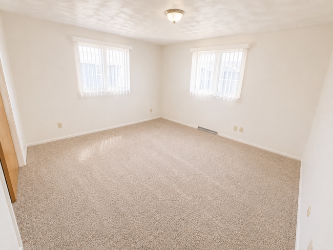 Building Photo - 418 Lola Ln