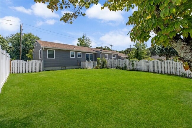 Building Photo - 2127 Oak Ave
