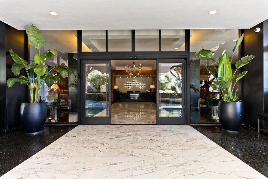 Building Photo - 1100 Alta Loma Rd
