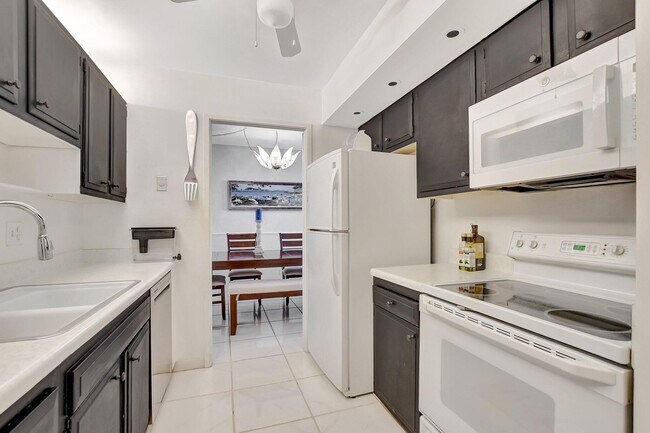 Building Photo - 2121 N Ocean Blvd