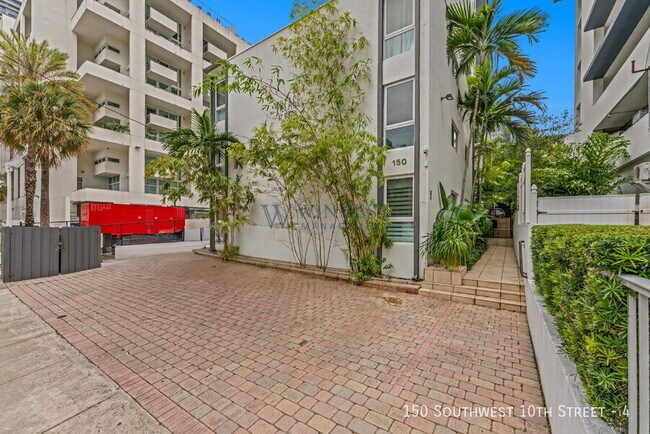 Building Photo - 150 SW 10th St