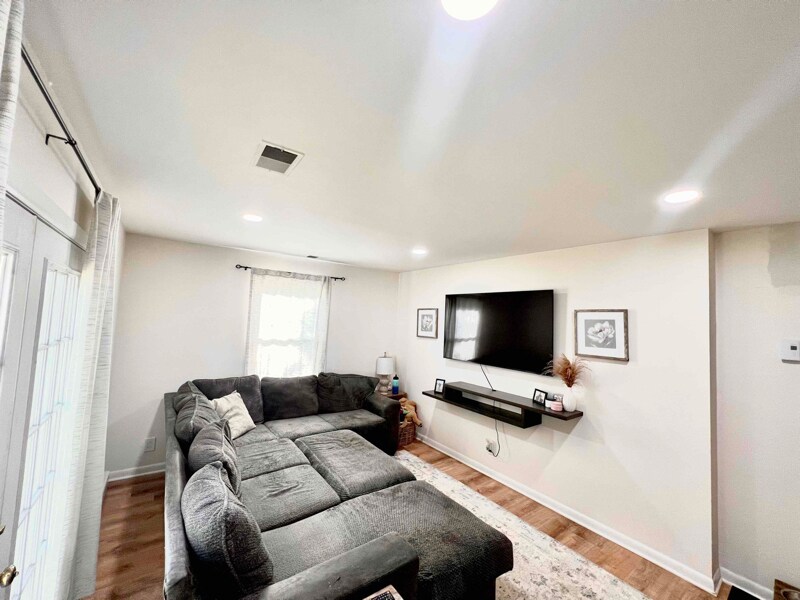 Building Photo - 5921 Harvest Ln