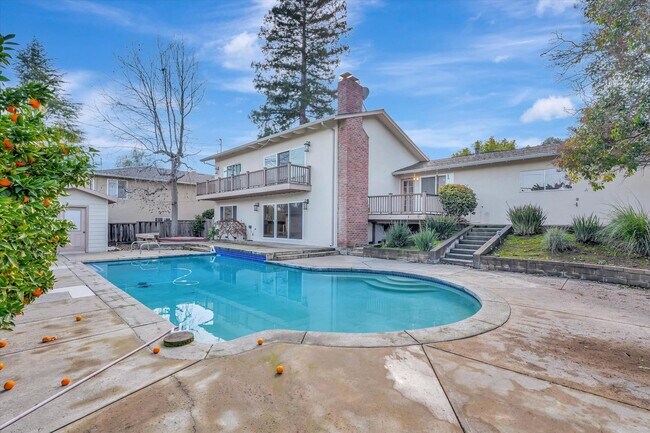 Building Photo - Tri-Level Home in Los Gatos