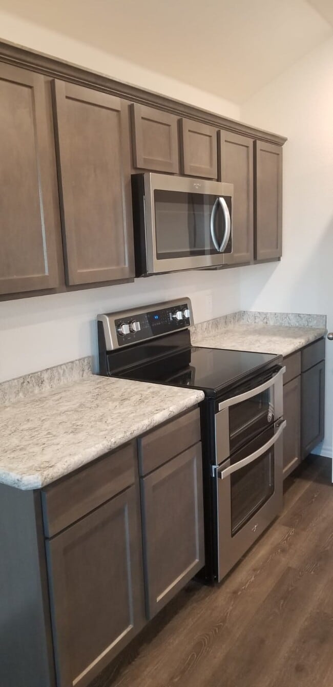 Building Photo - Barzona