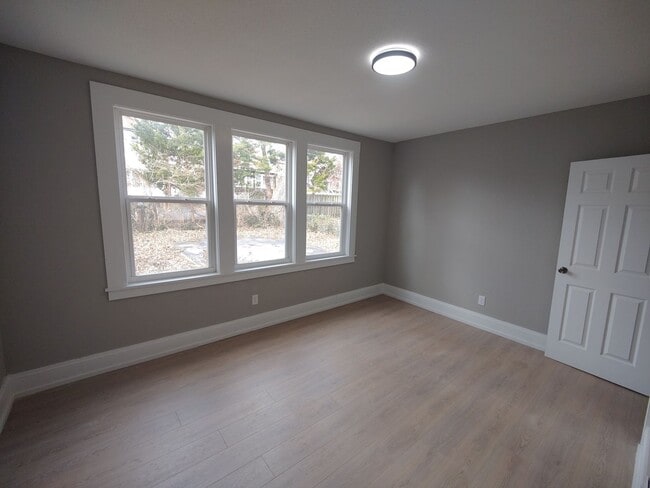 Building Photo - Modern Rehab in Prime Richmond Heights Location | New Appliances + W/D