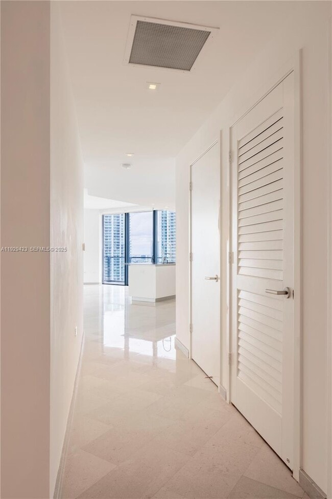 Building Photo - 68 SE 6th St