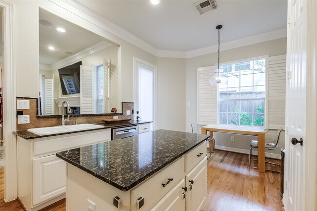 Building Photo - 7515 Shady Villa Walk