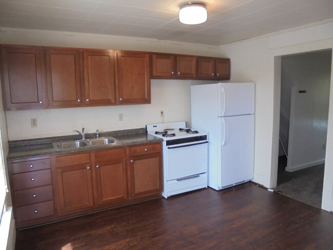 Building Photo - 605 2nd St