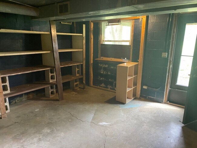 Building Photo - 308 Jewel Dr