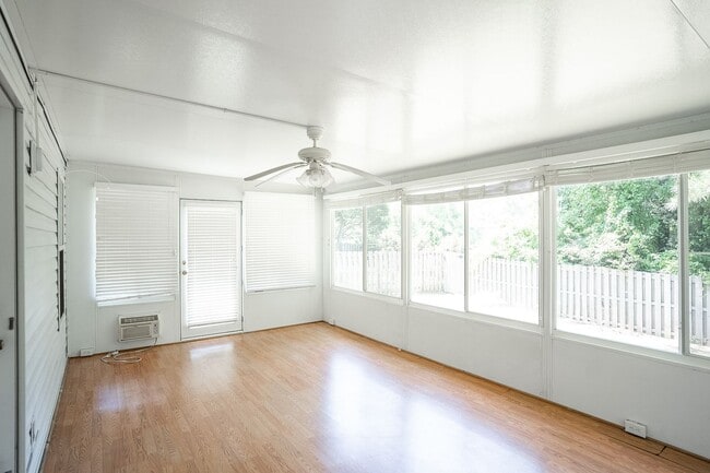 Building Photo - 537 Cedar Rock Dr