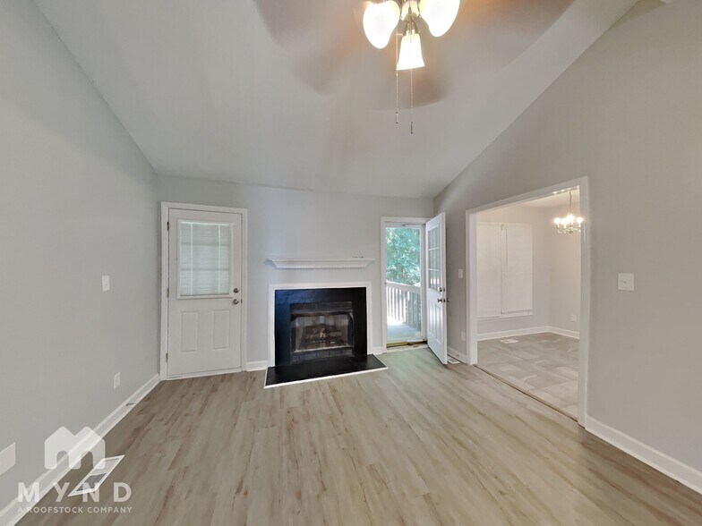 Building Photo - 904 Clifford Dr