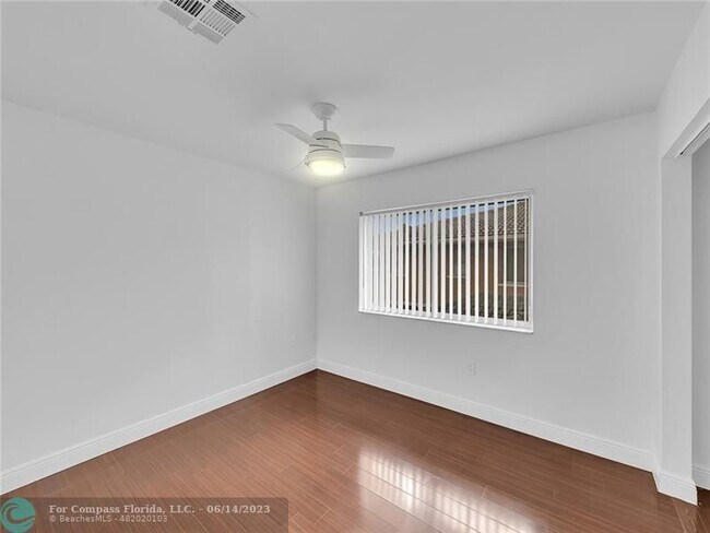 Building Photo - 3287 NW 44th St