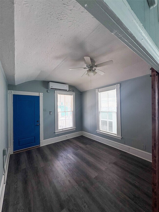 Building Photo - 1810 24th St